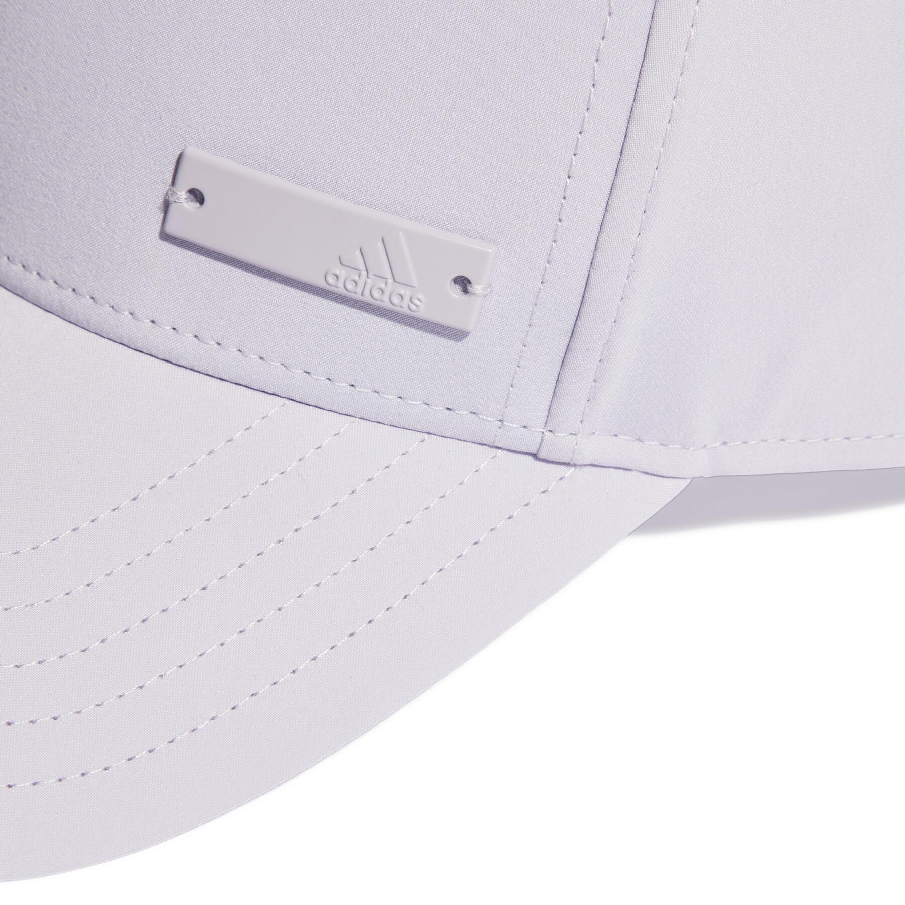 Lekka czapka z metalowym herbem adidas
